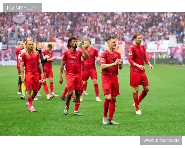 拜仁慕尼黑进攻结构变化:由边路压制转向中路拥堵,球队整体表现面临调整 拜仁慕尼黑进攻结构变化:由边路压制转向中路拥堵,球队整体表现面临调整