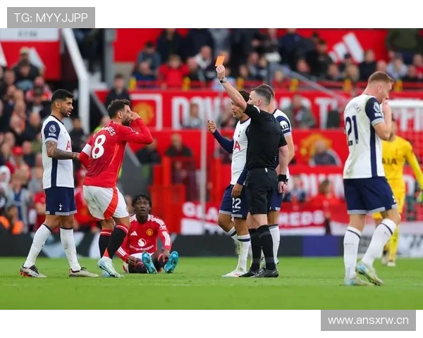 曼联赢球后问题显现,近期表现波动对赛季走势形成制约