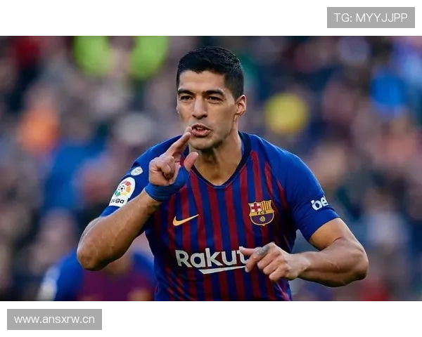 苏亚雷斯巅峰期团队成就解析:巴萨三冠王核心作用