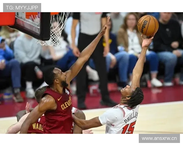 莫布里高效篮下终结能力提升骑士防守强度